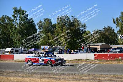 media/Sep-29-2024-24 Hours of Lemons (Sun) [[6a7c256ce3]]/StartFinish (245p-330p)/